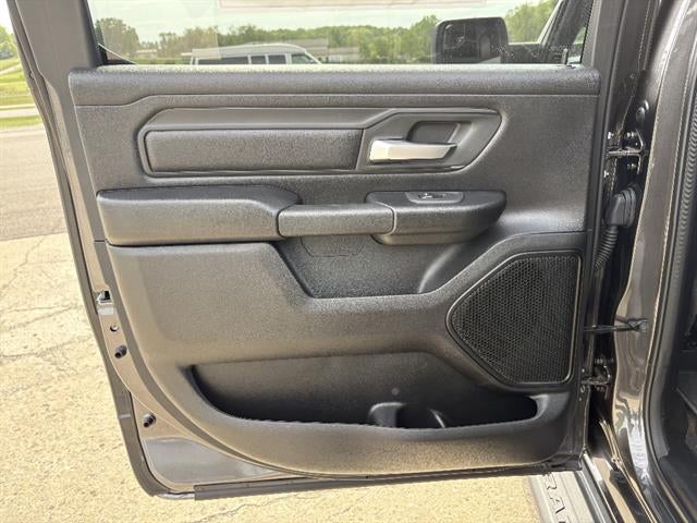 2026 RAM 1500 Express Crew Cab 4x4 5'7" Box