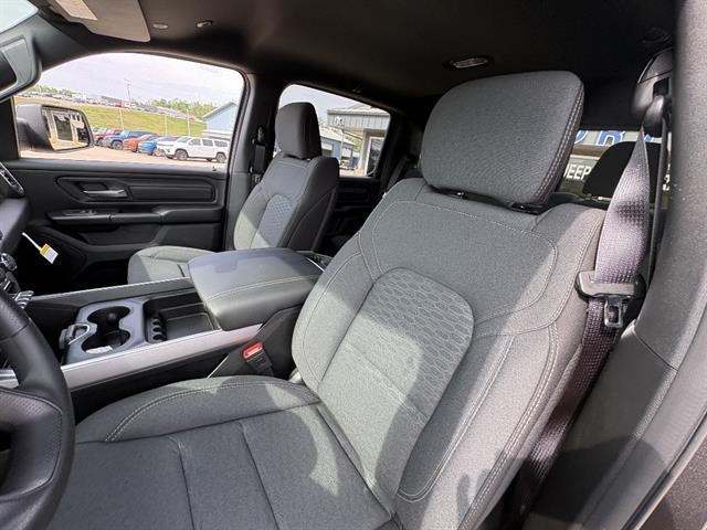 2026 RAM 1500 Express Crew Cab 4x4 5'7" Box