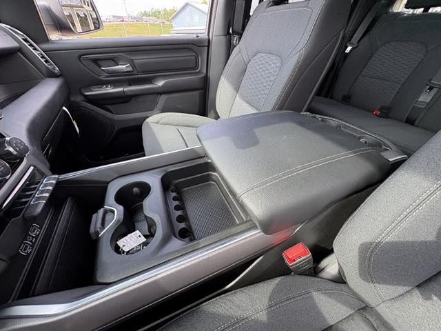 2026 RAM 1500 Express Crew Cab 4x4 5'7" Box