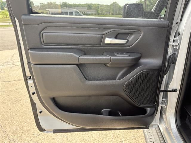 2026 RAM 1500 Express Crew Cab 4x4 5'7" Box