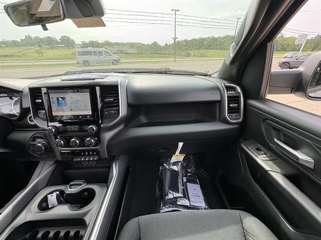 2026 RAM 1500 Express Crew Cab 4x4 5'7" Box
