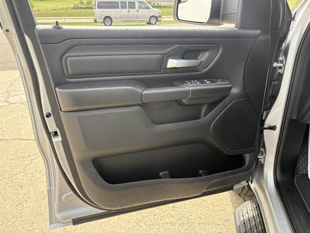 2026 RAM 1500 Express Crew Cab 4x4 5'7" Box