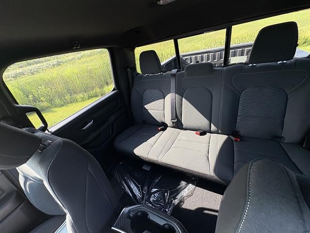 2026 RAM 1500 Express Crew Cab 4x4 5'7" Box
