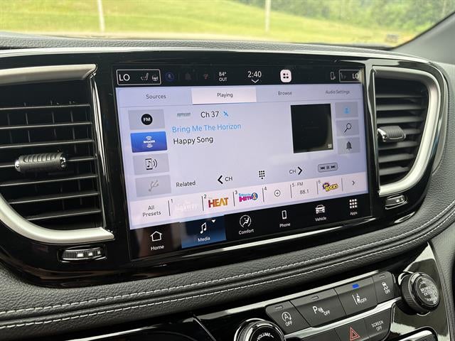 2027 Chrysler Pacifica Select