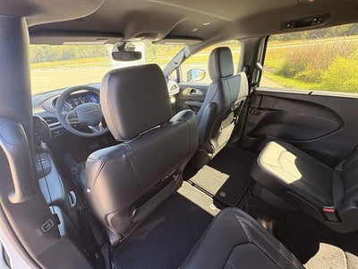 2027 Chrysler Pacifica Select