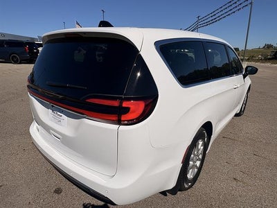 2027 Chrysler Pacifica Select