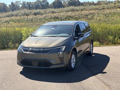 2027 Chrysler Pacifica Select