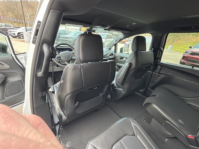 2026 Chrysler Pacifica Select FWD