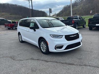 2026 Chrysler Pacifica Select FWD