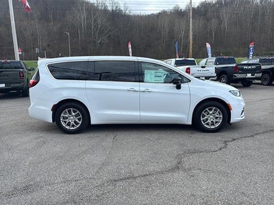 2026 Chrysler Pacifica Select FWD