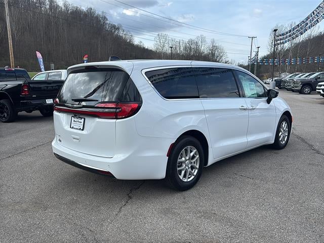 2026 Chrysler Pacifica Select FWD