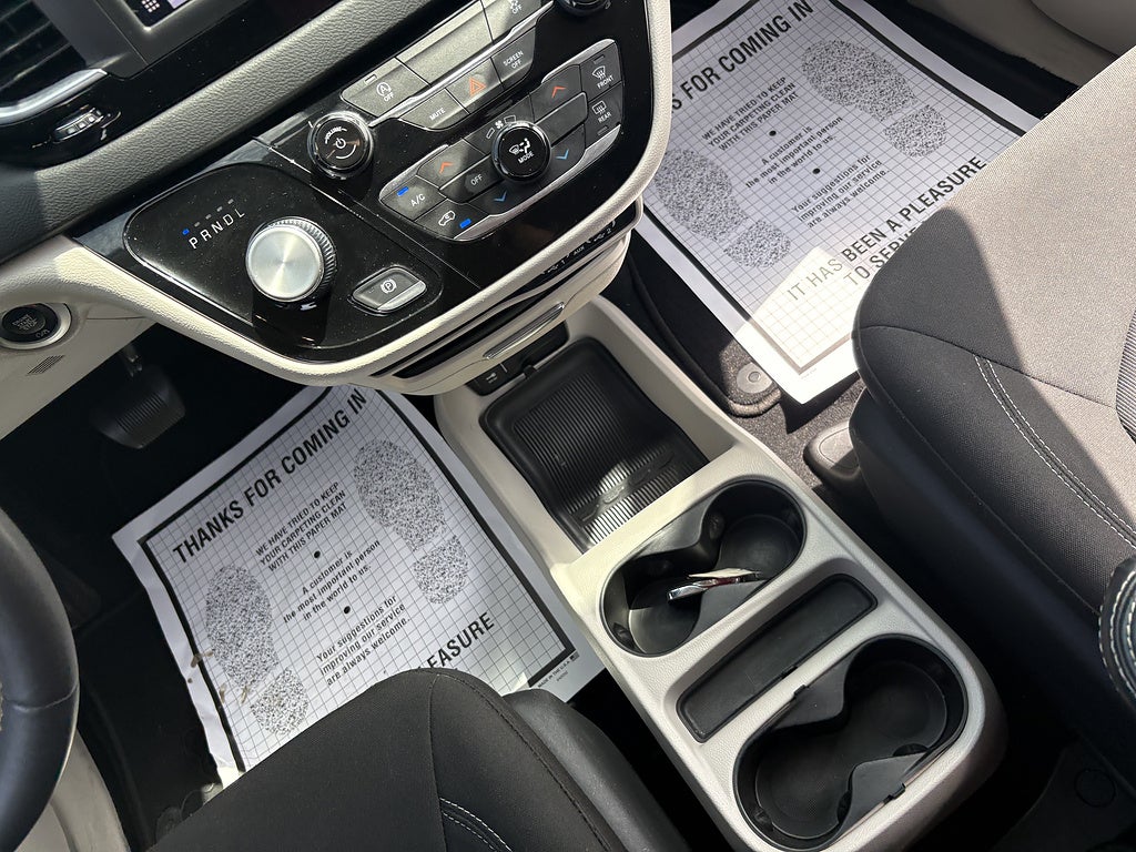2023 Chrysler Voyager LX