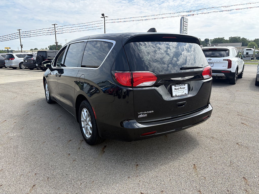 2023 Chrysler Voyager LX
