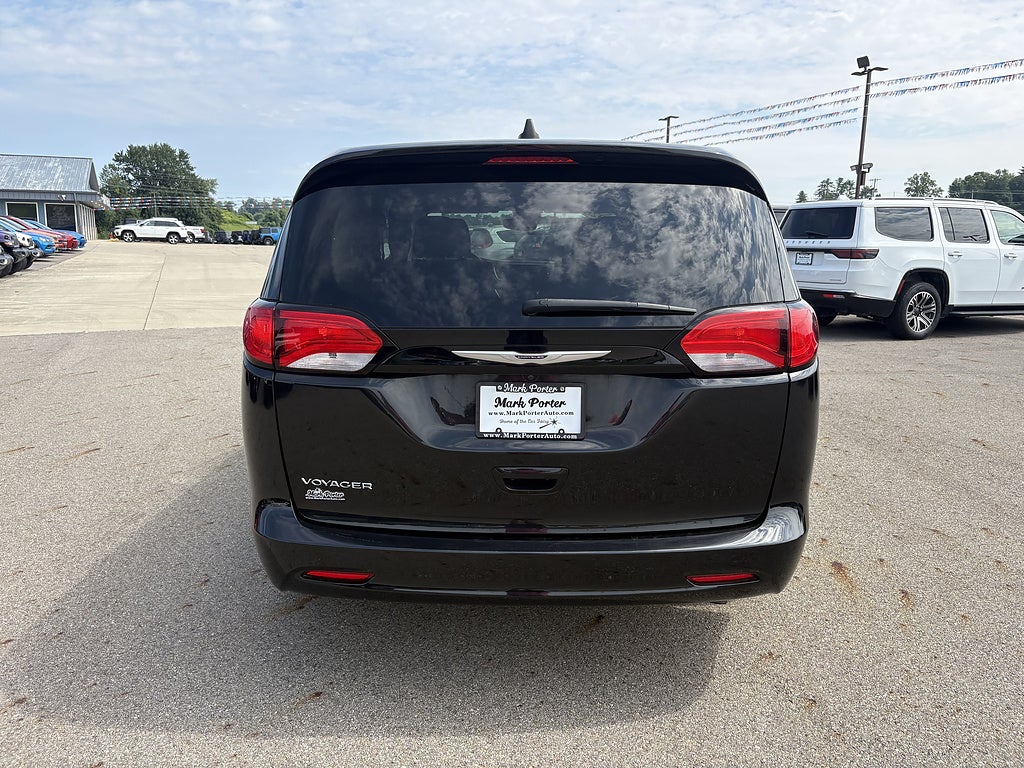 2023 Chrysler Voyager LX