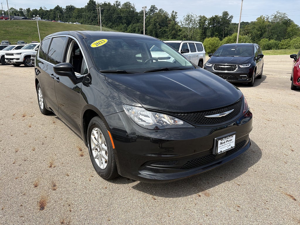2023 Chrysler Voyager LX