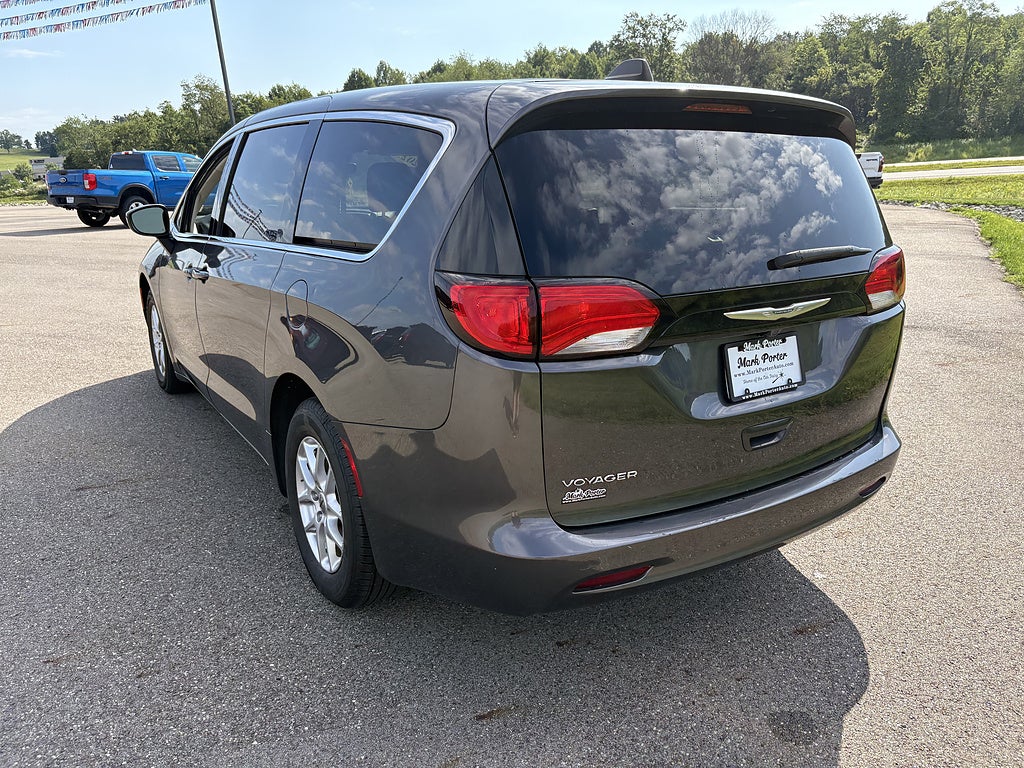2023 Chrysler Voyager LX
