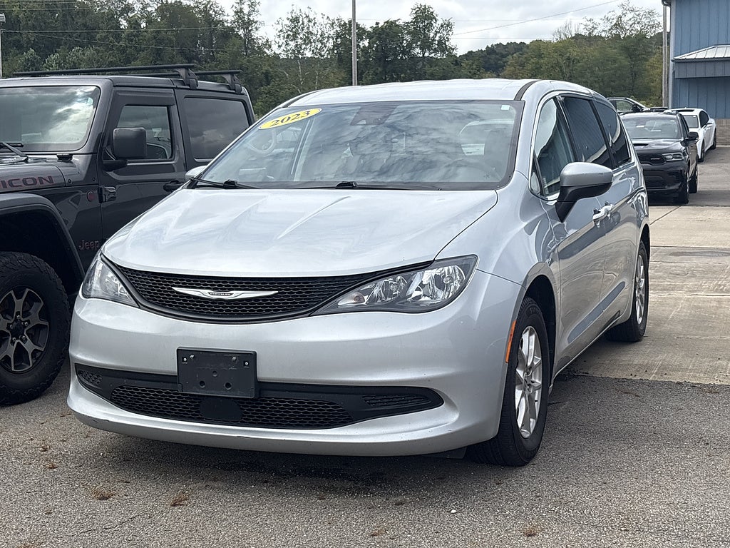 2023 Chrysler Voyager LX