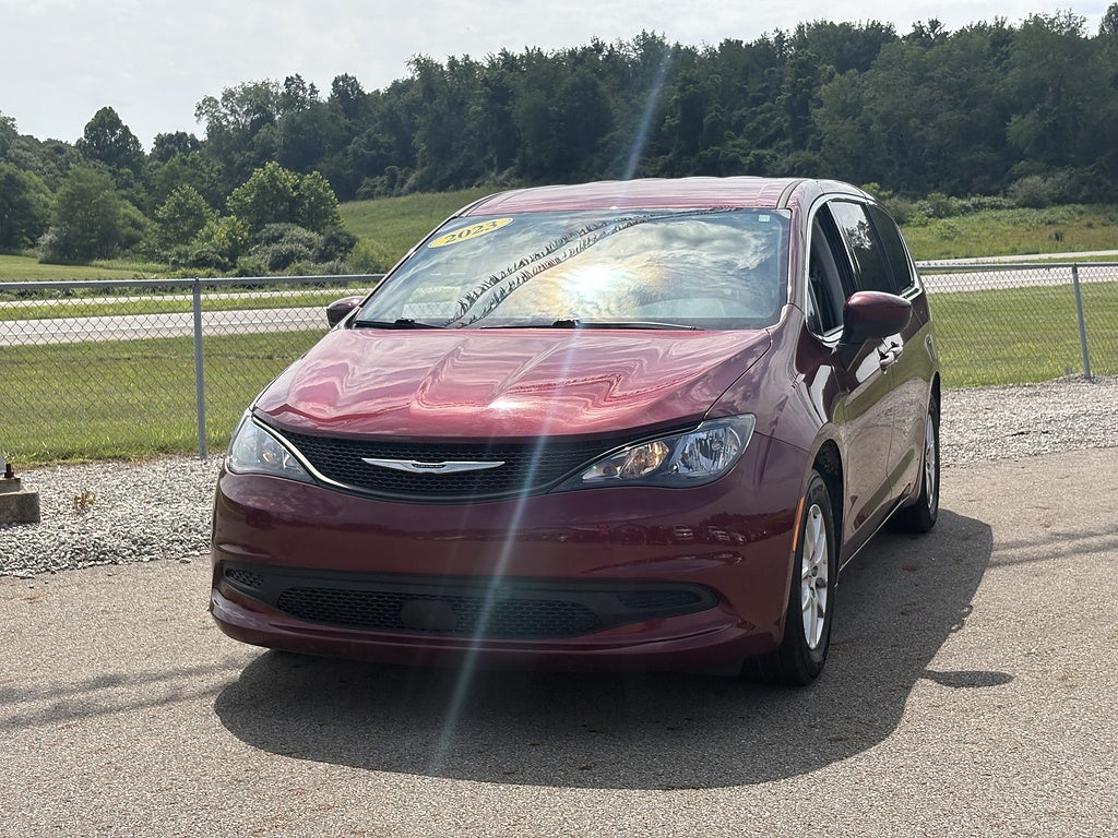 2023 Chrysler Voyager LX