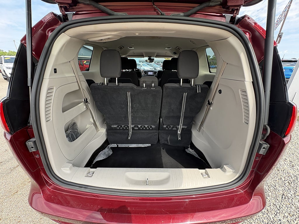 2023 Chrysler Voyager LX