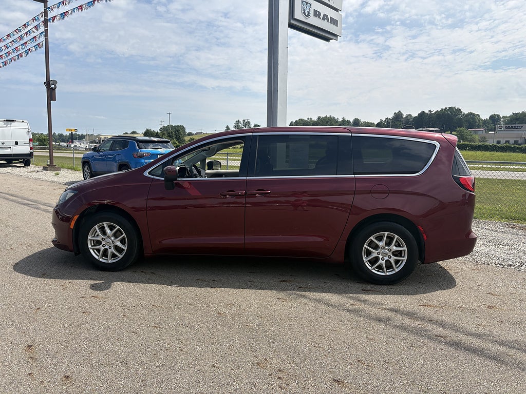 2023 Chrysler Voyager LX