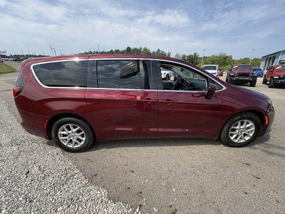 2023 Chrysler Voyager LX