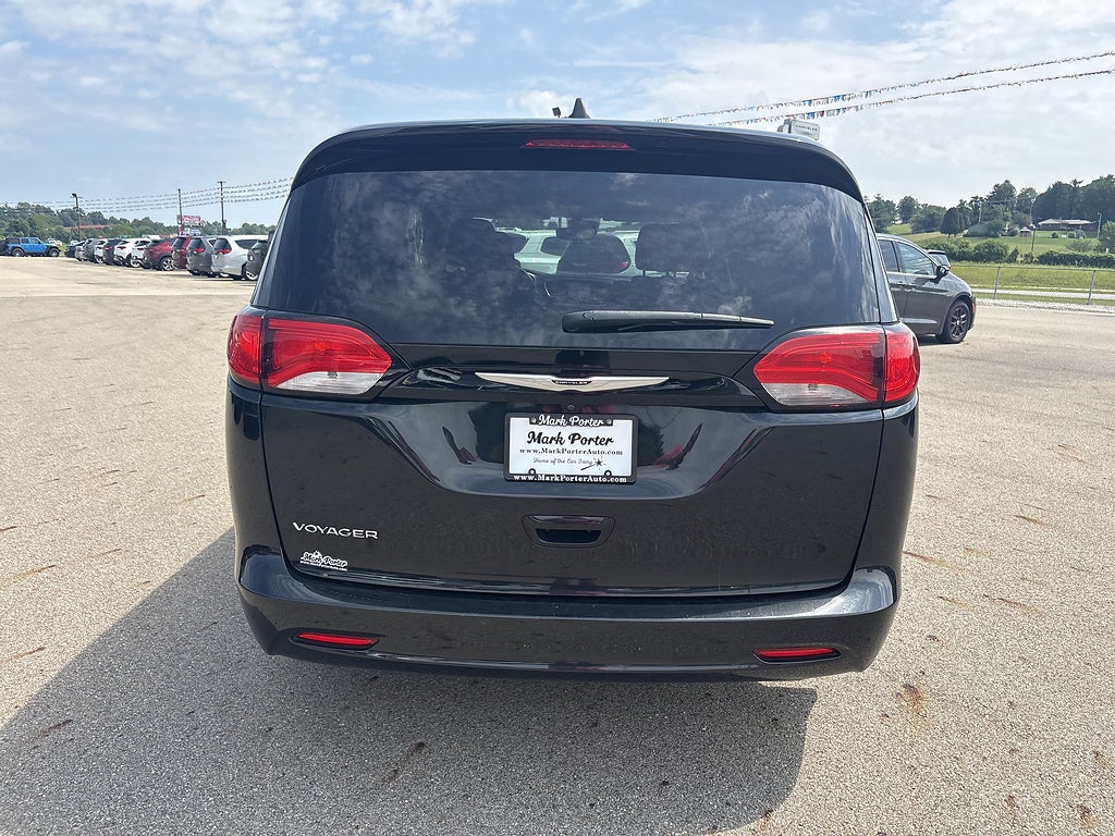 2023 Chrysler Voyager LX