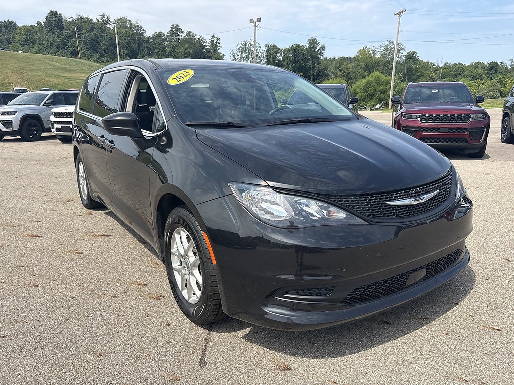 2023 Chrysler Voyager LX