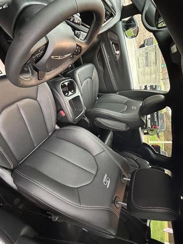 2026 Chrysler Pacifica Select AWD