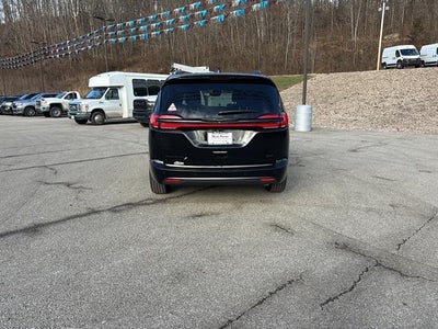 2026 Chrysler Pacifica Select AWD