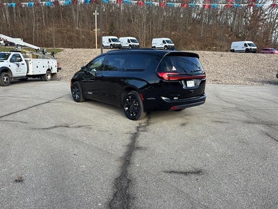 2026 Chrysler Pacifica Select AWD