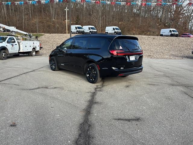 2026 Chrysler Pacifica Select AWD