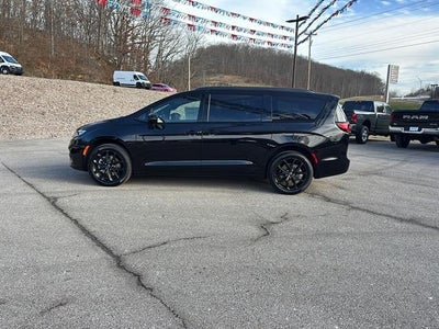 2026 Chrysler Pacifica Select AWD