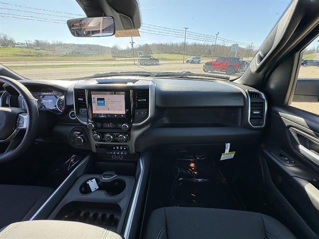 2026 RAM 1500 Express Crew Cab 4x4 5'7" Box