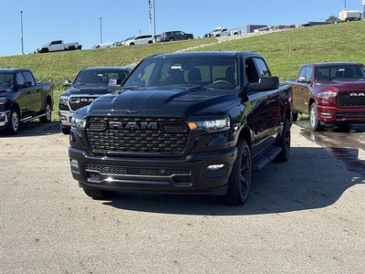 2026 RAM 1500 Express Crew Cab 4x4 5'7" Box