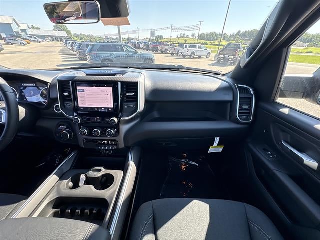 2026 RAM 1500 Express Crew Cab 4x4 5'7" Box