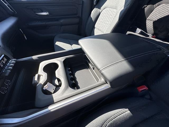 2026 RAM 1500 Express Crew Cab 4x4 5'7" Box