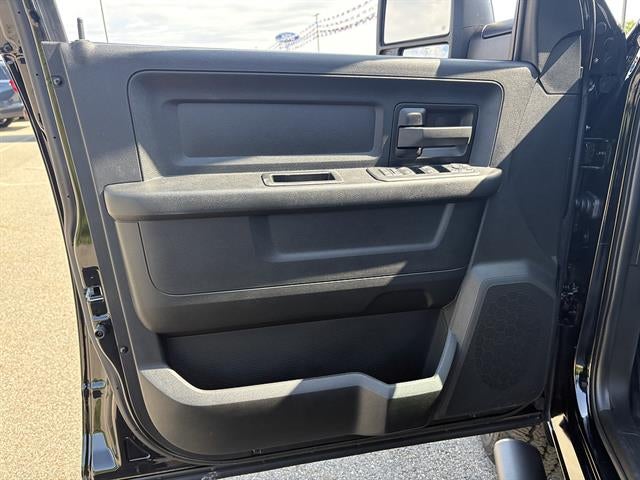 2026 RAM 2500 Black Express Crew Cab 4x4 6'4" Box