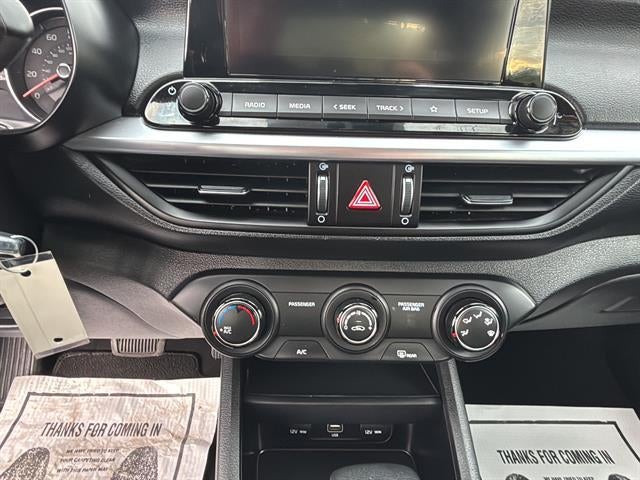 2023 Kia Forte LXS IVT
