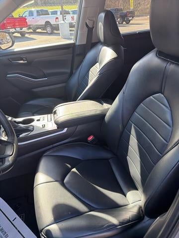 2022 Toyota Highlander XLE FWD (Natl)