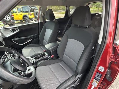 2024 Kia Soul LX IVT