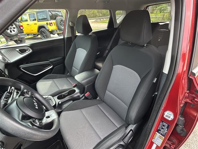2024 Kia Soul LX IVT
