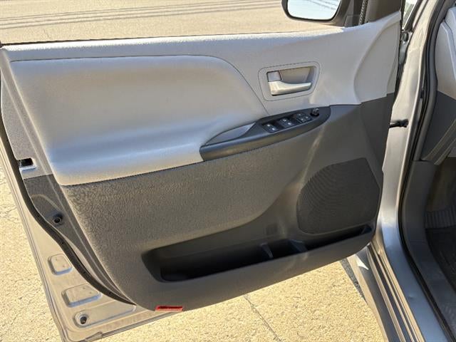 2018 Toyota Sienna LE 8-Passenger