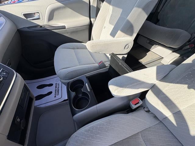 2018 Toyota Sienna LE 8-Passenger