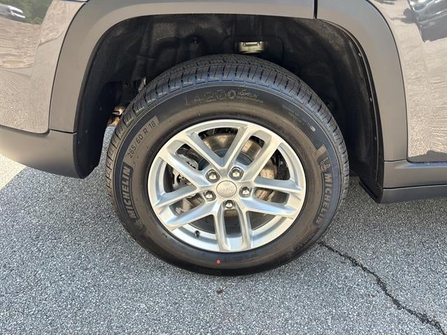 2026 Jeep Grand Cherokee GRAND CHEROKEE LAREDO X 4X4