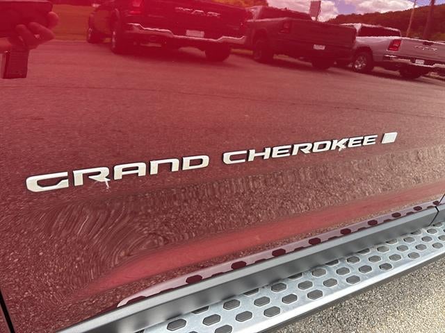 2025 Jeep Grand Cherokee Laredo 4x4