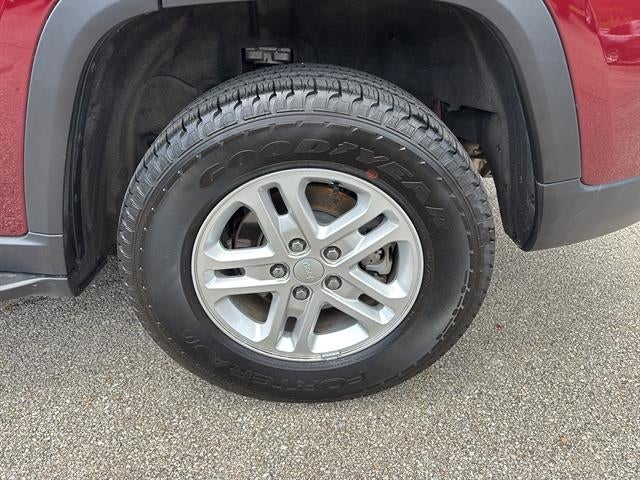 2025 Jeep Grand Cherokee Laredo 4x4