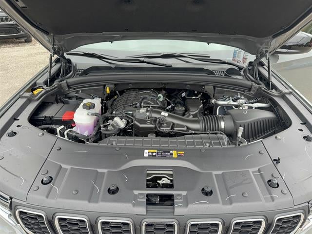 2027 Jeep Grand Cherokee GRAND CHEROKEE LAREDO X 4X4