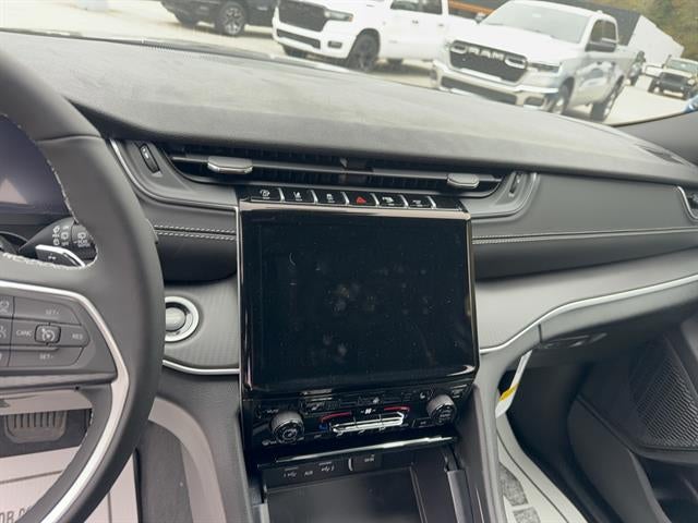 2027 Jeep Grand Cherokee GRAND CHEROKEE LAREDO X 4X4