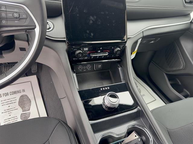 2027 Jeep Grand Cherokee GRAND CHEROKEE LAREDO X 4X4
