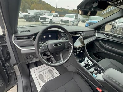 2027 Jeep Grand Cherokee GRAND CHEROKEE LAREDO X 4X4